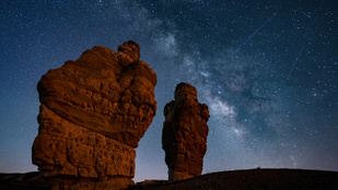 Bámulatos felvételek a horizontot beragyogó égi tűzijátékról, a Perseidákról
