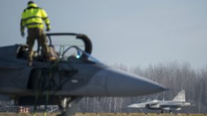 Betörtek a kecskeméti katonai repülőtérre, vadászgépek alkatrészeit lopták el