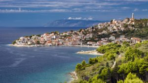 „Takarodjatok, gyilkosok!” – Eldurvult a helyzet egy horvát tengerparti városban