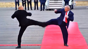 Összeverekedett Putyin és Trump Alaszkában, majd titkos kézjelzéssel üzentek, hogy szent a béke