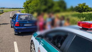 Tizenhét embert szállított Skoda Feliciájában egy férfi, de legalább jogosítványa sem volt