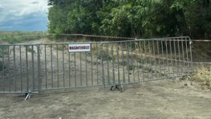 Hadházy Ákos: Mészáros Lőrinc hároméves unokája nevén van a Hatvanpuszta melletti földút