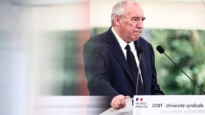 Bukhat a francia kormány: bizalmatlansági indítványt kért maga ellen a miniszterelnök