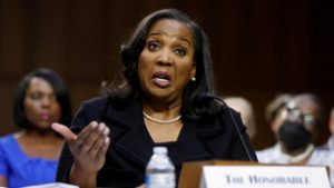 Bepereli Donald Trumpot Lisa Cook, miután az elnök menesztette a Federal Reserve igazgatótanácsából
