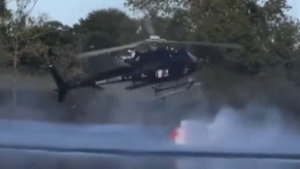 Tóba zuhant Franciaországban egy tűzoltó helikopter, miközben oltóvizet próbált kiemelni