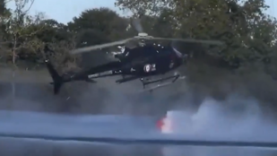 Tóba zuhant Franciaországban egy tűzoltó helikopter, miközben oltóvizet próbált kiemelni