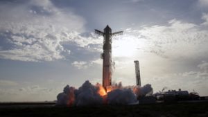 Több hónapnyi szerencsétlenkedés után sikeresen fellőtték a SpaceX legnagyobb rakétáját