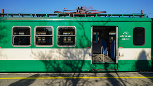 Kiírták a közbeszerzést az ország legnagyobb kötöttpályás vasúti vonalára, hosszabbodhat a metróvonal