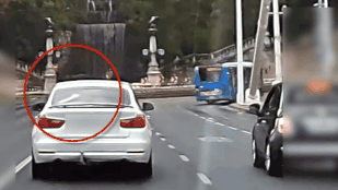 Ámokfutó sofőr okozott riadalmat az Erzsébet hídon, mindent csinált, amit nem lenne szabad