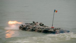 Ez már nem tréfa: elkezdett fegyverkezni Románia