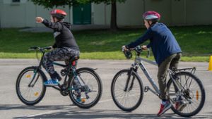 Két keréken iskolába, mire figyeljünk, ha gyermekünk biciklire pattanna az új tanévben