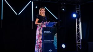 Havi több mint 200 ezer forint járhat a legjobbaknak – Várkonyi Andrea nyitotta meg a Mészáros Alapítvány konferenciáját
