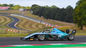A magyar tehetség ott vág bele a szezonhajrába, ahol Ayrton Senna a vízen járt