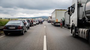 Elesett az M5-ös autópálya, több mint 10 kilométeres a torlódás