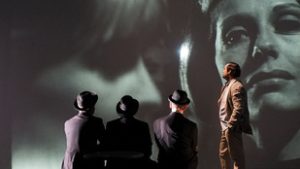 Ötórás pofátlan tombolás készül a kultikus regényből