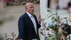 Kárt okozott a burkolatban, ezért kitiltott egy vállalkozót a Fehér Házból Donald Trump