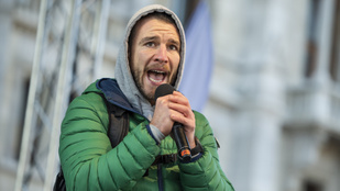 Tüntetést szerveznek Molnár Áronék a Hősök terére