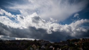 Jégesővel zivatarokkal és viharos széllel érkezik a hétvége