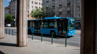 Felszólították a lakosságot, hogy cselekedjen, százból hatvan BKV-busz kritikus állapotú