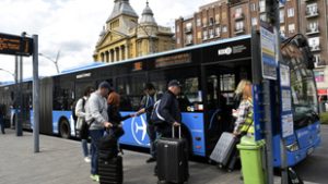 Szerdától olcsóbban lehet utazni a reptéri 100E járaton, de kell hozzá bérlet