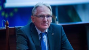 Pártkatonának nevezte a DK Juhász Imrét, nem szavazzák meg ombudsmannak a volt AB-elnököt