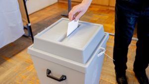 Választási csalás gyanúja miatt meg kell ismételni az időközi választást Magyarföldön