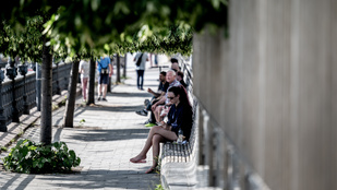 Napos idő várható, de néhol lecsaphatnak még a viharok