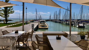 A Balatonfői Yacht Club éttermében a kritikus szíve kicsit gyorsabban ver