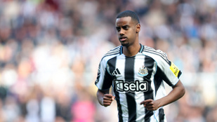 Bombarobbanás Liverpoolban: Alexander Isak PL-rekordösszegért Szoboszlaiék klubtársa lesz