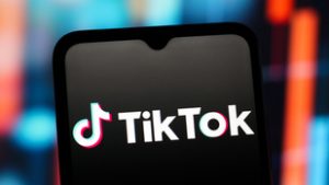 Új funkciókkal bővül a TikTok