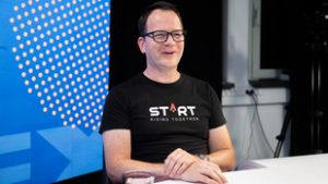 Becsődölt, feljelentették, százmilliós üzletet csinált, és most az AI-ra tekint