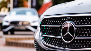 Újabb járműveket hív vissza a Mercedes, a népszerű C-osztály is érintett