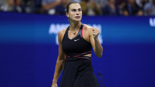 Szetthátrányból jutott döntőbe a címvédő a US Openen, a hazaiak kedvencével találkozik