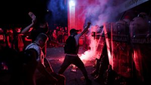 Vér és könnygáz Újvidéken: a szerb rendőrség kíméletlenül szétverte a diákok tüntetését