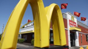 A McDonald's parkolójában szülte meg gyerekét egy nő, az étterem sajátjának tekinti