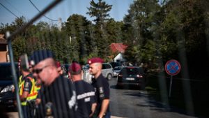 Rendőrök lepték el Kötcsét, mindenfelé kordonok vannak