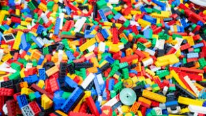 Teljesítették a fájdalmas kihívást, egy édesanyáé a LEGO-kockákon való sprintelés világrekordja