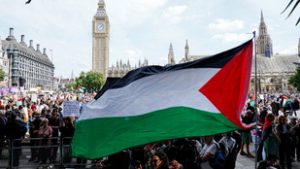 Több száz embert vettek őrizetbe egy palesztinpárti tüntetésen Londonban