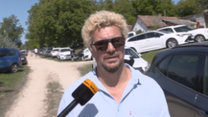 Rendhagyó helyzet Kötcsén: a Tisza Párt rendezvényén (is) járt az Index stábja