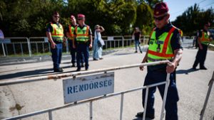 Bejelentésekkel, rendőrökkel és kordonokkal rúgta be a politikai szezont Orbán Viktor és Magyar Péter
