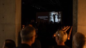 Több ezren rótták le kegyeletüket Giorgio Armani előtt