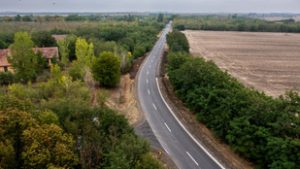 Több mint egy hónapra lezárják a Szarvast Szentessel összekötő utat