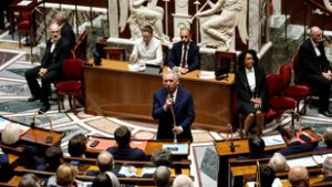 Krízis Franciaországban: bő egy év alatt már a harmadik kormány bukik meg