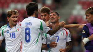 Olaszország hétszer is betalált, mégis csak egy góllal nyert Debrecenben!