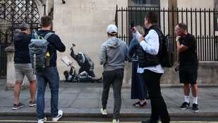 Eltávolítják Banksy legújabb falfestményét