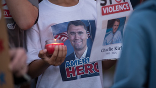 Így kúsznak be az „ólomévek” Amerikába – Charlie Kirk halálára
