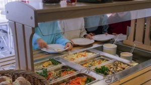 Ledöbbentek a diákok, amikor ezzel az ebéddel várták őket a menzán