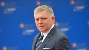 Kizárják Robert Fico pártját az európai szocialista pártcsaládból, mert kezet fogott Vlagyimir Putyinnal