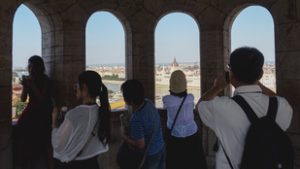 Magyarországra érkezik egy NASA-igazgató, hogy titkokat áruljon el a nyaralásaink jövőjéről