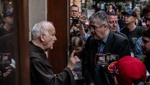 Nyomozást indított a rendőrség Hadházyék ellen a Ferenciek terén történtek miatt